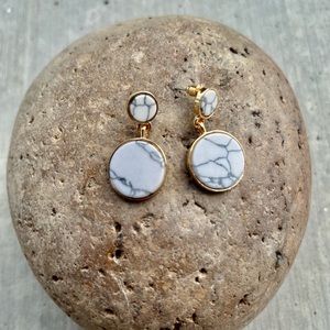 5/$25 MARBLED WHITE DANGLE